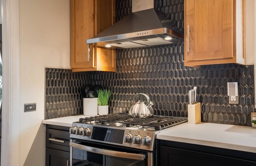 Mossman House | Five Bedroom Charmer Close to Uptown