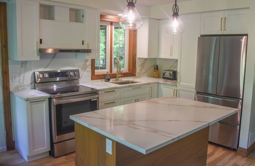 Villa des Bois Ski Chalet | Five Bedroom Waterfront Chalet