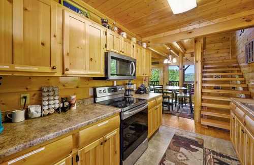 Gatlinburg - Pigeon Forge Cabin | Five days-Free clean+Mountain View+ 6 ml to National Park-fishing-pool-game room