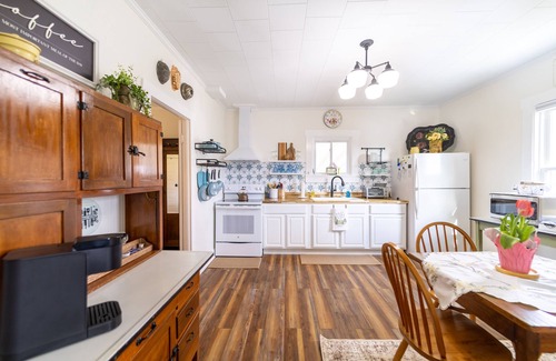Sparta Cottage | Five Minute Walk from Downtown Sparta!