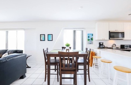 Rosendal Apartment | Five O'clock Somewhere Condo