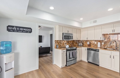 Fountain Hills House | Five Palms ★Scenic Mountain View's-Heated Pool-Spa-Balcony-Spacious★
