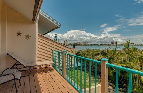 Bay Esplanade House | Five Palms Suite 209 - Daily - Weekly - Monthly