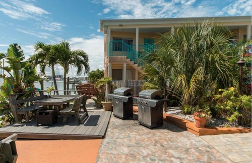 Bay Esplanade House | Five Palms Suite 209 - Daily - Weekly - Monthly