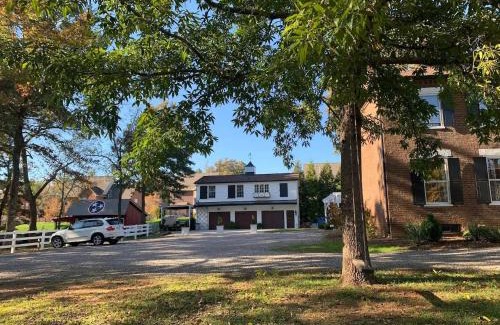 Mount Vernon House | Five-Star Historic Boyd Harvey Carriage House