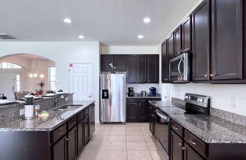 Watersong House | Five Star Huge Pool Home Close to Disney!