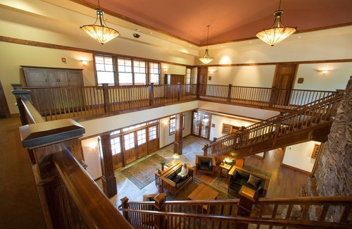 Sisters Hotel | FivePine Lodge & Spa