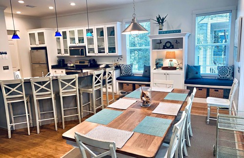 Seagrove Beach House | ‘FIVESEASONS’ Beautiful PET friendly HOME 🏖 2 POOLS * SHORT WALK TO BEACH