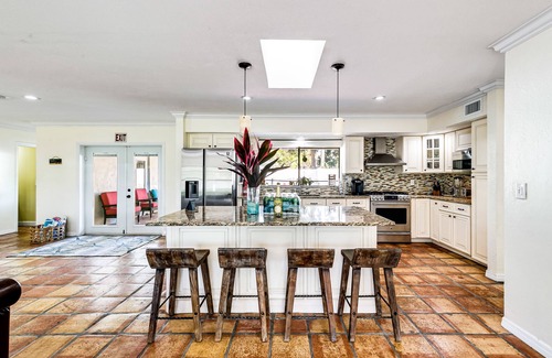 Harbor Village House | FL Luxury! 4BR/2.5BA/Kng Ste,Htd Amazing Pool,Tiki Hut & Fire Pit -Walk to Beach