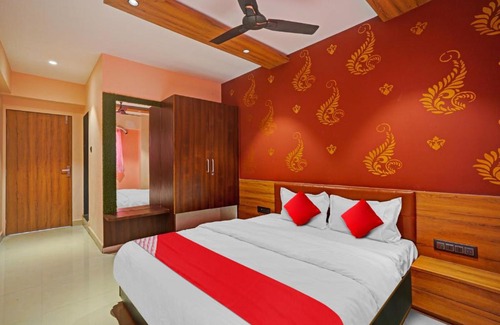 Udhna Hotel | Flagship Hotel Happy Stay