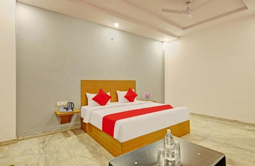 Pashim Vihar Hotel | Flagship Hotel Vaibhav Brand Near Tdi Mall