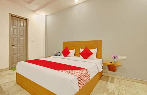 Pashim Vihar Hotel | Flagship Hotel Vaibhav Brand Near Tdi Mall