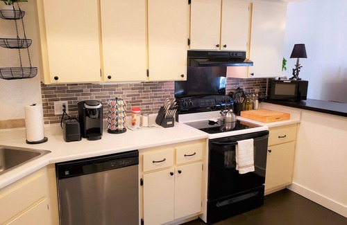 Flagstaff Condo | Flagstaff Golf Course Condo - 9th Green of Continental Country Club