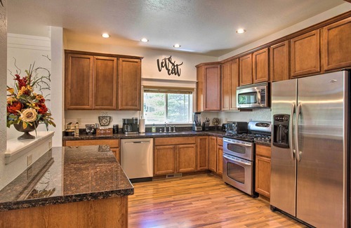 Ponderosa Trails House | Flagstaff Hideaway: Private Hot Tub, 4 Mi to Dtwn!