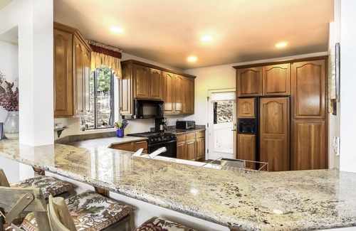 Flagstaff House | FLAGSTAFF TREEHAUS:#1 300 5 Star Reviews! Forest Edge Continental - 10 Year Host