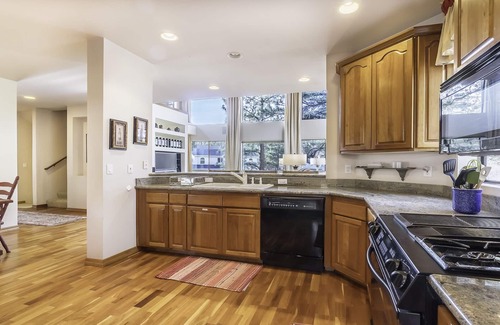 Flagstaff House | FLAGSTAFF TREEHAUS:#1 300 5 Star Reviews! Forest Edge Continental - 10 Year Host