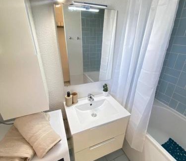 Nettle Bay Apartment | Flamboyant Oasis