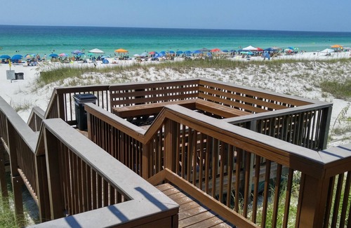 Fort Walton Beach - Destin House | Flamingo #1404 - 2BR Condo, 2nd Floor in Destin - Short walk to the beach