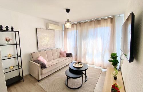Kiryat Yam Apartment | Flamingo Beach Escape