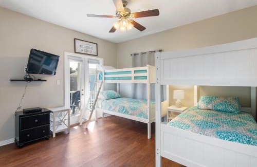 Fort Walton Beach - Destin House | Flamingo Cove Coastal - 3 King Beds - Bunkbeds - Grill