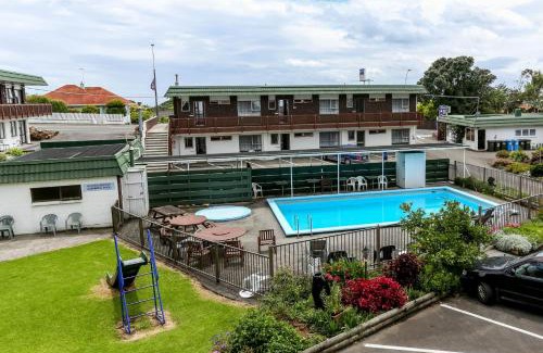 New Plymouth Hotel | Flamingo Motel
