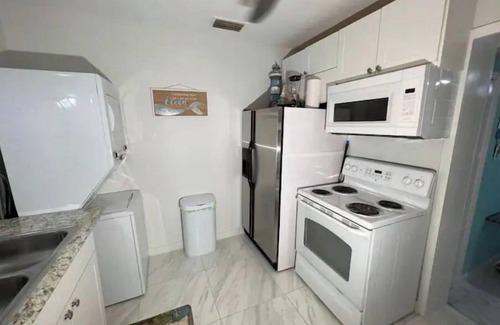 Victoria Park Apartment | ★Flamingo Studio★ 5 min to Beach ★