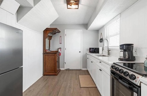 Flagler Beach Condo | Flamingo Suite | Bombora Suites | Steps To Flagler Beach & Restaurants