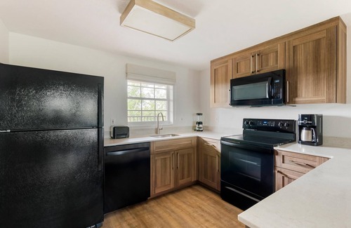 West Kissimmee Condo | FLASH SALE! Family-Friendly Condo Minutes from Theme Parks w/ Resort Waterpark & Mini Golf