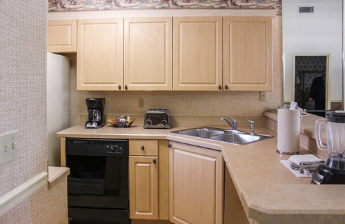 Florida Central Atlantic Coast Condo | FLASH SALE! Lovely Condo Just 1 Mile From Disney w/Resort Pool, WiFi & More