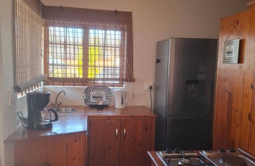 Ladybrand Apartment | Flat 1 @ 33 On Loop, Ladybrand - Cosy 2 Bedroomed, 2 Bathroom, Lounge & Kitchen.