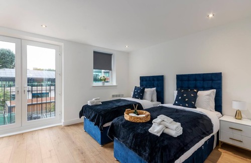 Leatherhead Apartment | Flat 1 Saarb Apartments