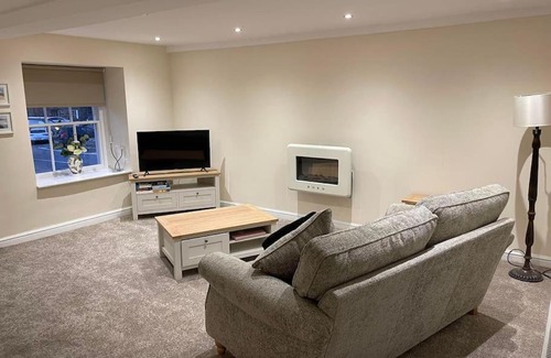 Tremadog Apartment | Flat 1 - Y Sgwar Restaurant