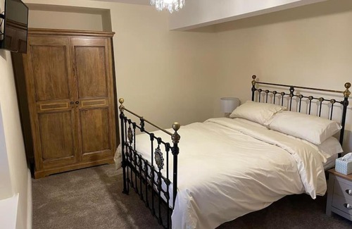 Tremadog Apartment | Flat 1 - Y Sgwar Restaurant