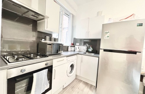 Shepherd's Bush Apartment | Flat 2