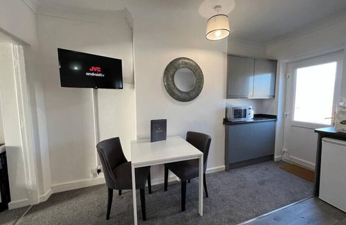 Wellington Apartment | Flat 2 High Street Apartments, One Bed