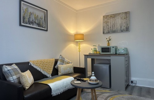 Eastbourne Apartment | Flat 2 Penhale Holiday Flats.