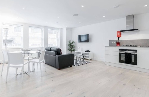 Ealing Common Apartment | Flat 32 Walpole Court - 2 bedroom apartment