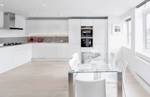 Ealing Common Apartment | Flat 33 Walpole Court - 2 bedroom apartment
