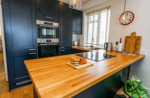 Sandbanks Cottage | FLAT 7 SAND ACRES, family friendly in Canford Cliffs