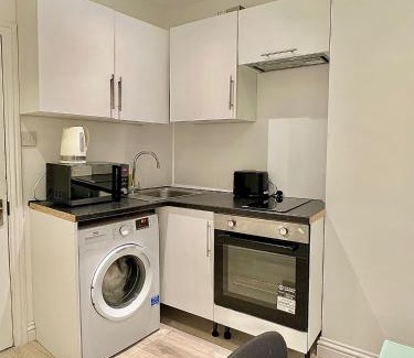 Earlsfield Apartment | Flat B Garrat Lane