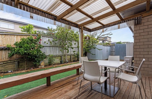 Flat Bush Cottage | Flat Bush Villa - Auckland Holiday Home