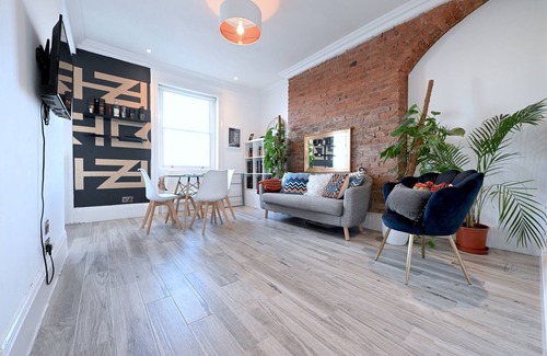 New Cross House | Flat C, 60 Lewisham Way, London, SE14 6NY,United Kingdom