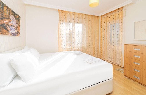 Liman Mahallesi Apartment | Flat Close to Beach with Balcony in Konyaalti