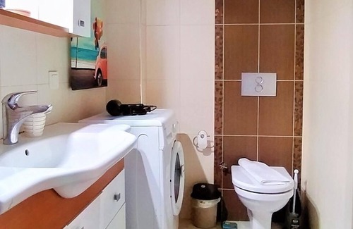Liman Mahallesi Apartment | Flat Close to Beach with Balcony in Konyaalti