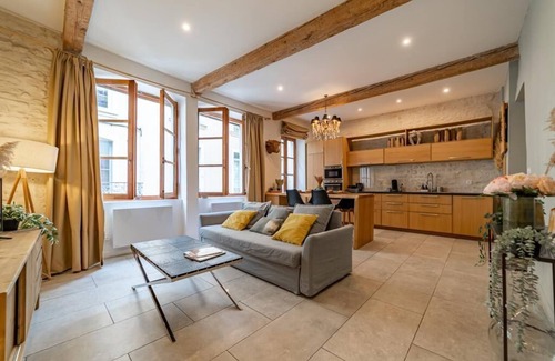 Nimes City Centre Apartment | 🏛️ Flat close to Maison Carrée - ⭐