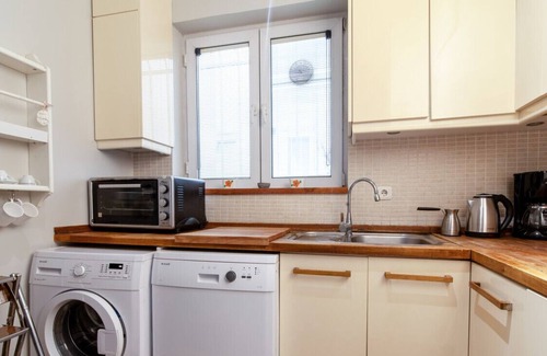 Sisli Apartment | Flat in Central Location 6 min to City Nisantasi