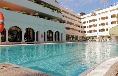 Golden Mile Apartment | Flat in Hotel Guadalpin with pool and terrace