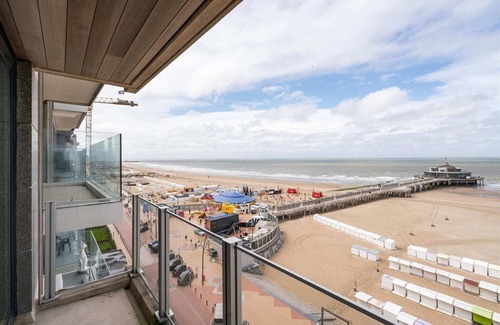 Blankenberge Apartment | Flat in Knokke with Pier and Sea Views