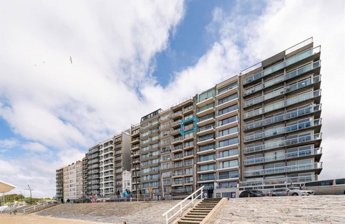 Blankenberge Apartment | Flat in Knokke with Pier and Sea Views