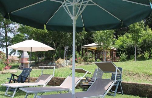 Arcevia Apartment | Flat in Piticchio with Scenic Views & Pool
